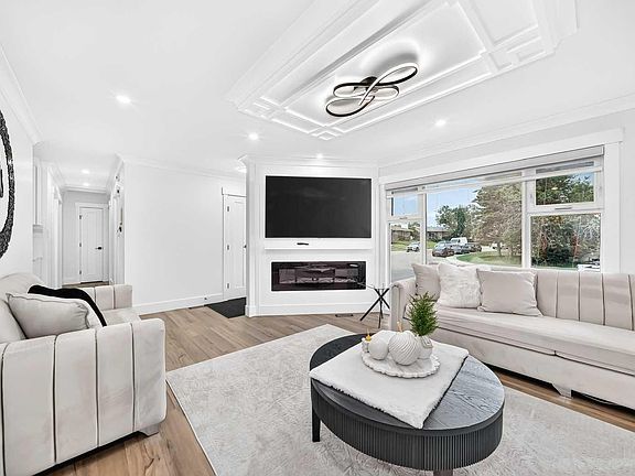 3rd image of 615 Marian Cres NE