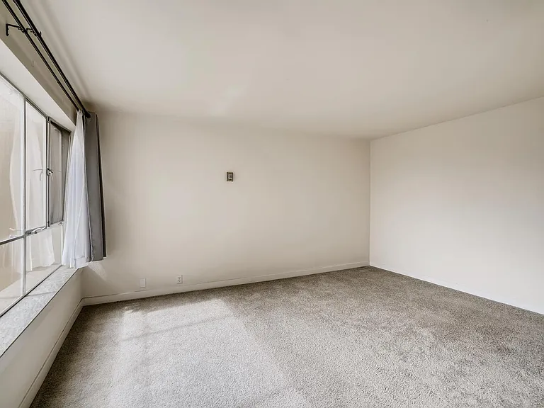 Skyline House — Photo 21