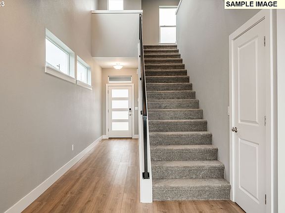 3rd image of 713 SE 38th St
