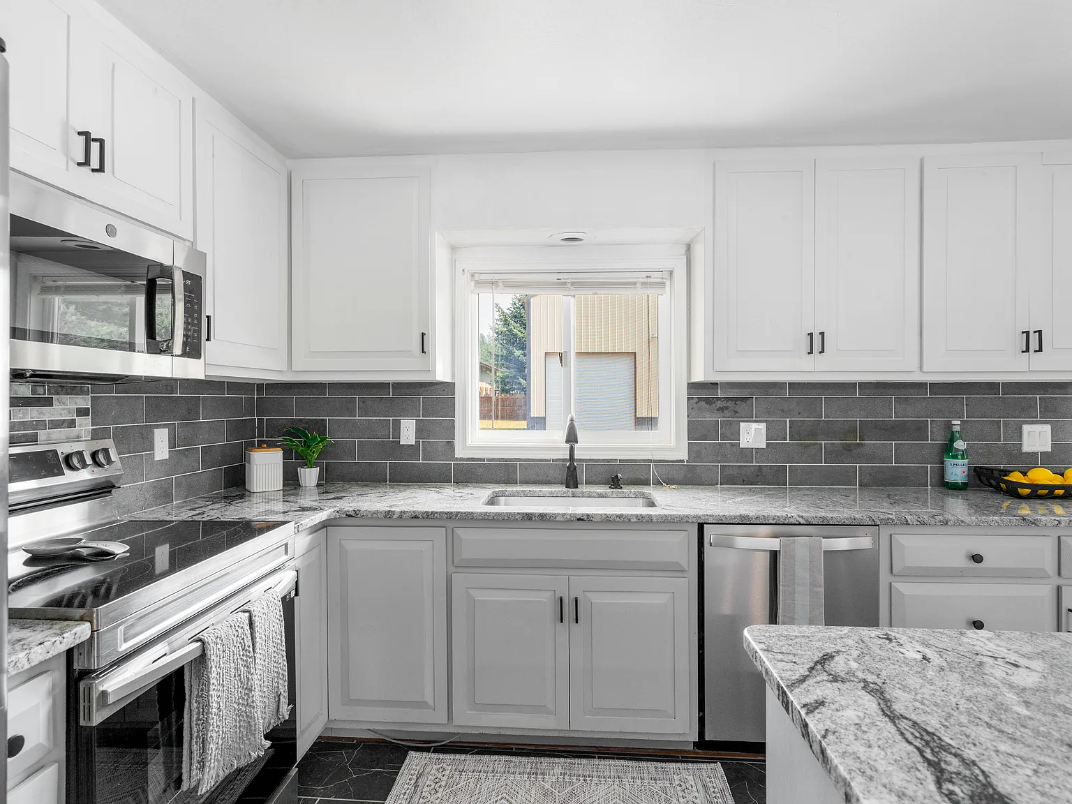 4 bed, 1587 sqft, $2,695 — Photo 4