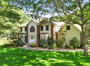 2 Cotton Tail Ct, Shirley, NY 11967