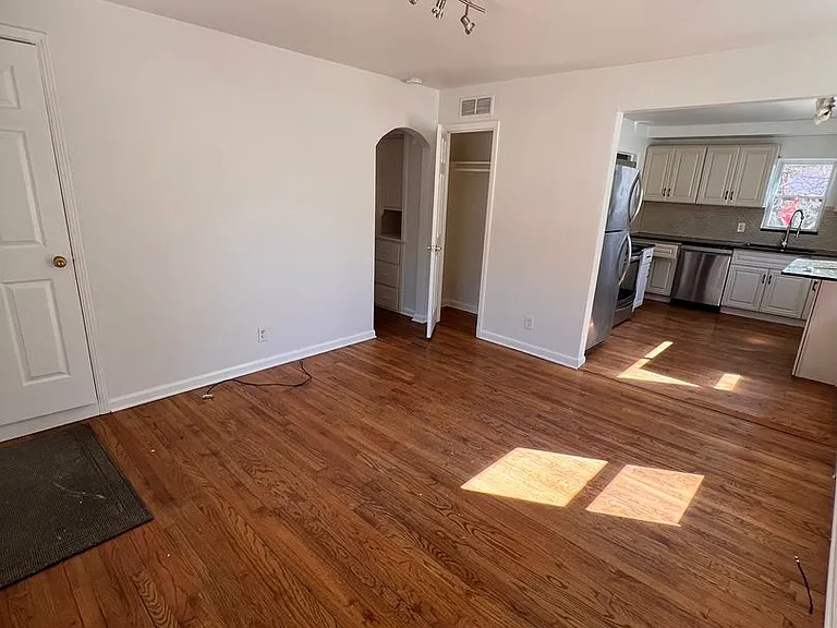 4565 Fleming St — Photo 12