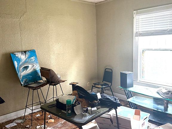 5th image of 809 11th St SW