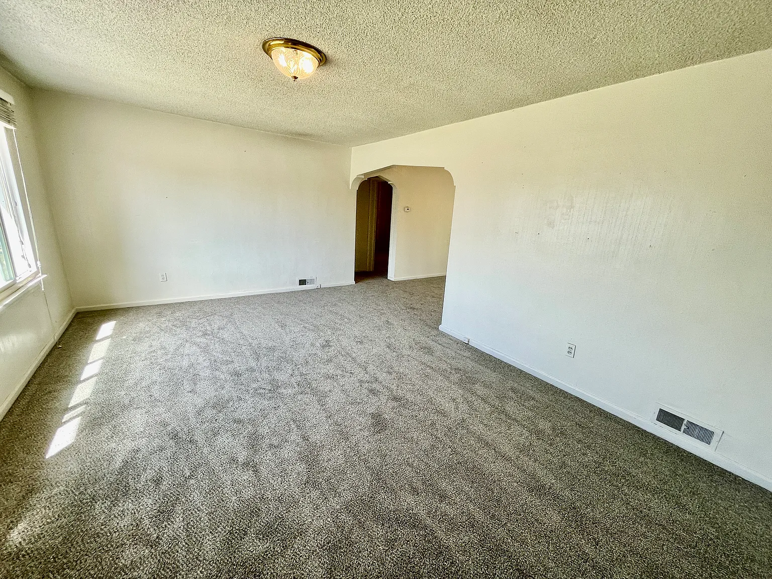 1504 W 2700 S — Photo 3
