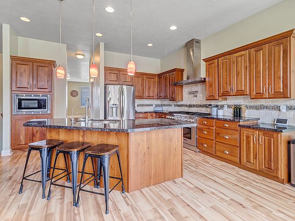 3rd image of 4116 W Shinnerock Dr