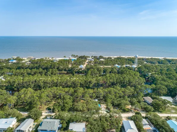202 Harbor Cir, Panacea, FL 32346