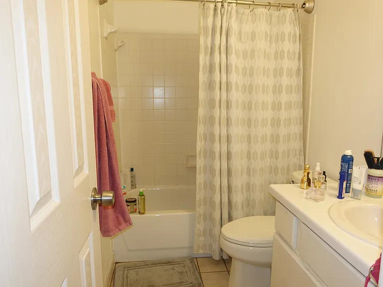 501 W 26th St #114 — Photo 8