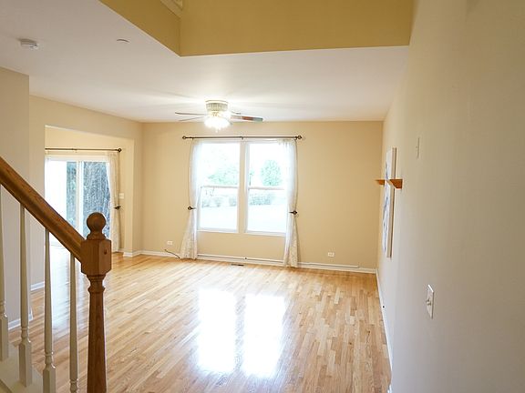 3rd image of 1522 Yellowstone Dr