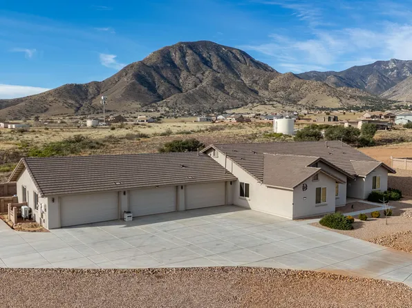 10122 S VAQUERO Lane, Hereford, AZ 85615