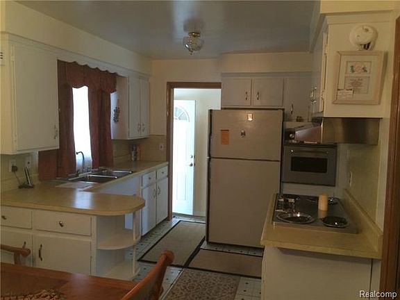 5th image of 6885 Plainfield St