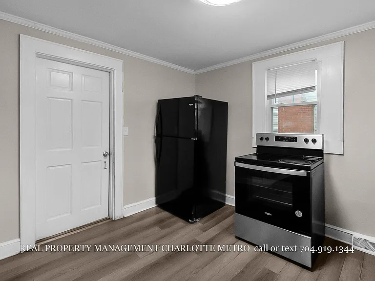 307 Leonard Ave — Photo 25