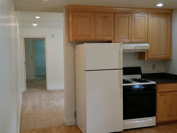 4th image of 203 N Autumn St APT 3