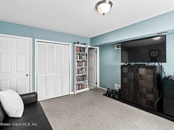 5th image of 17 Arthur Ct