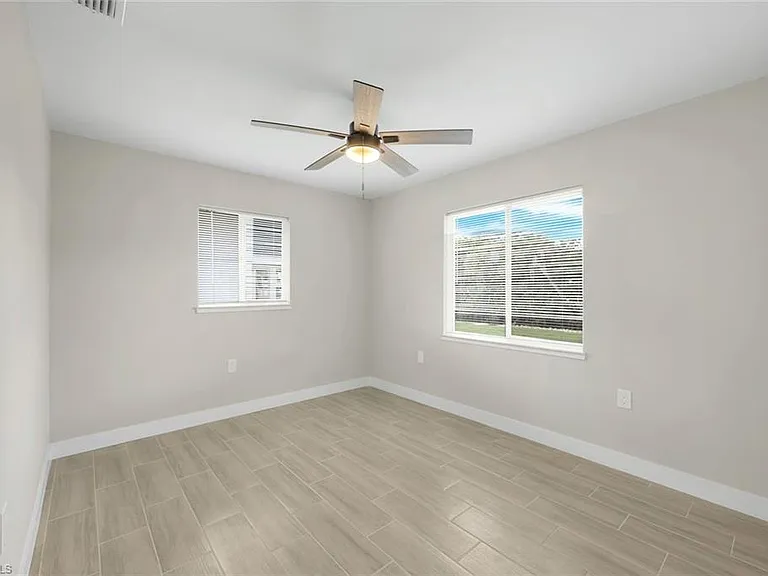 27150 Esther Dr — Photo 15