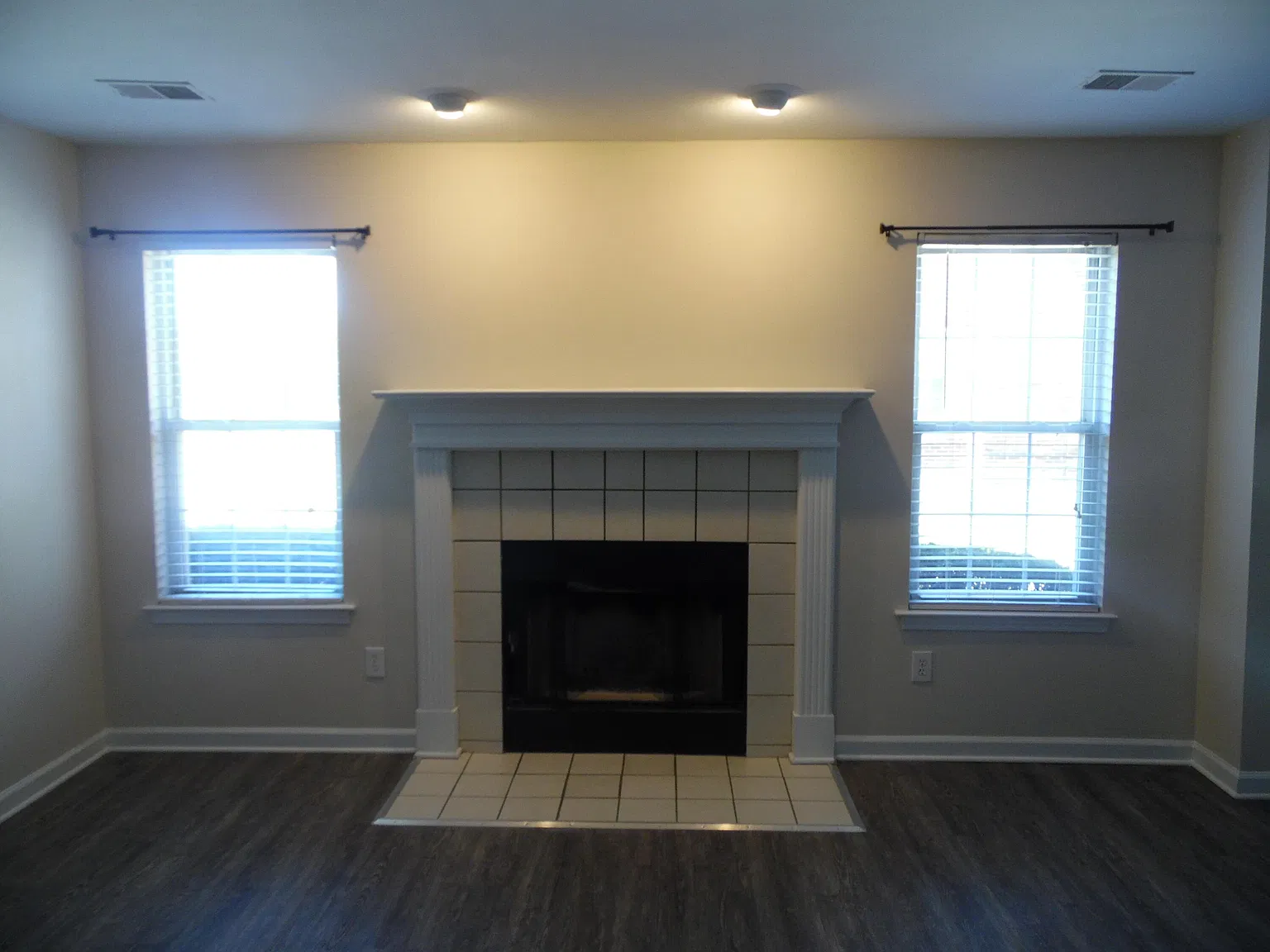 2 bed, 2.5 bath, 1272 sqft, $1,350 — Photo 2