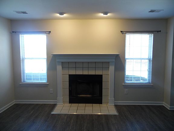 2nd image of 3048 Mapleleaf Park