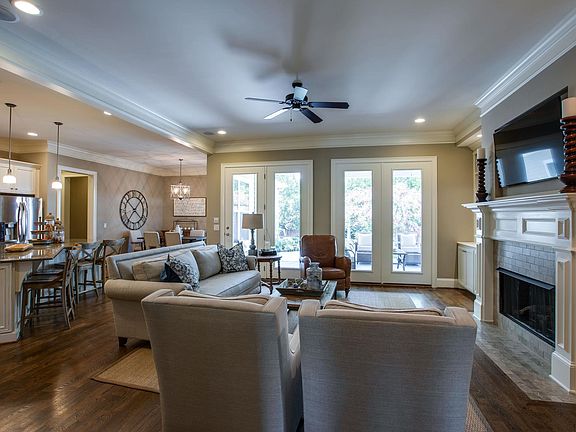 3rd image of 1555 Westhaven Blvd