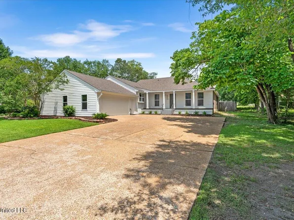 8828 Manoo Pl, Diamondhead, MS 39525