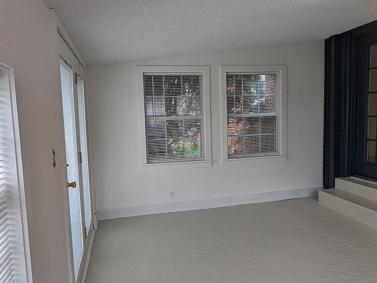 1570 Armistead Dr — Photo 32
