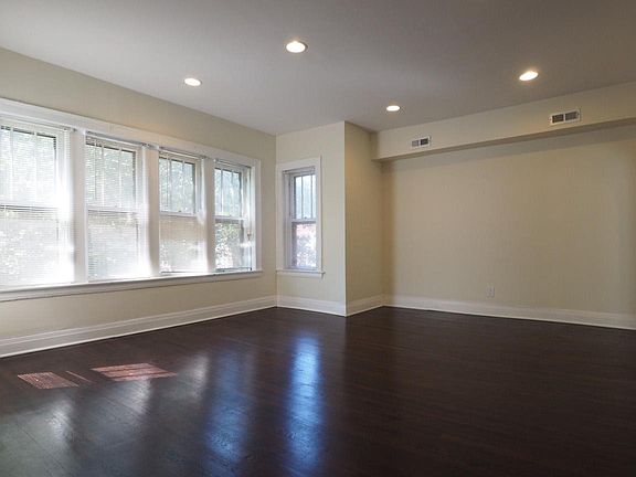 3rd image of 4146 W Cornelia Ave #2