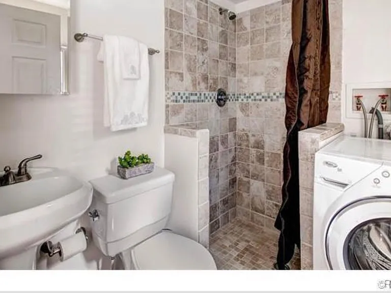 1054 Leyden St — Photo 17