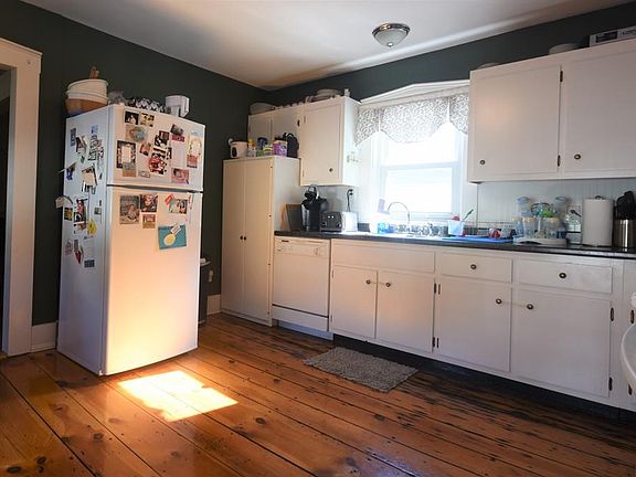 4th image of 1 E Greenwood St