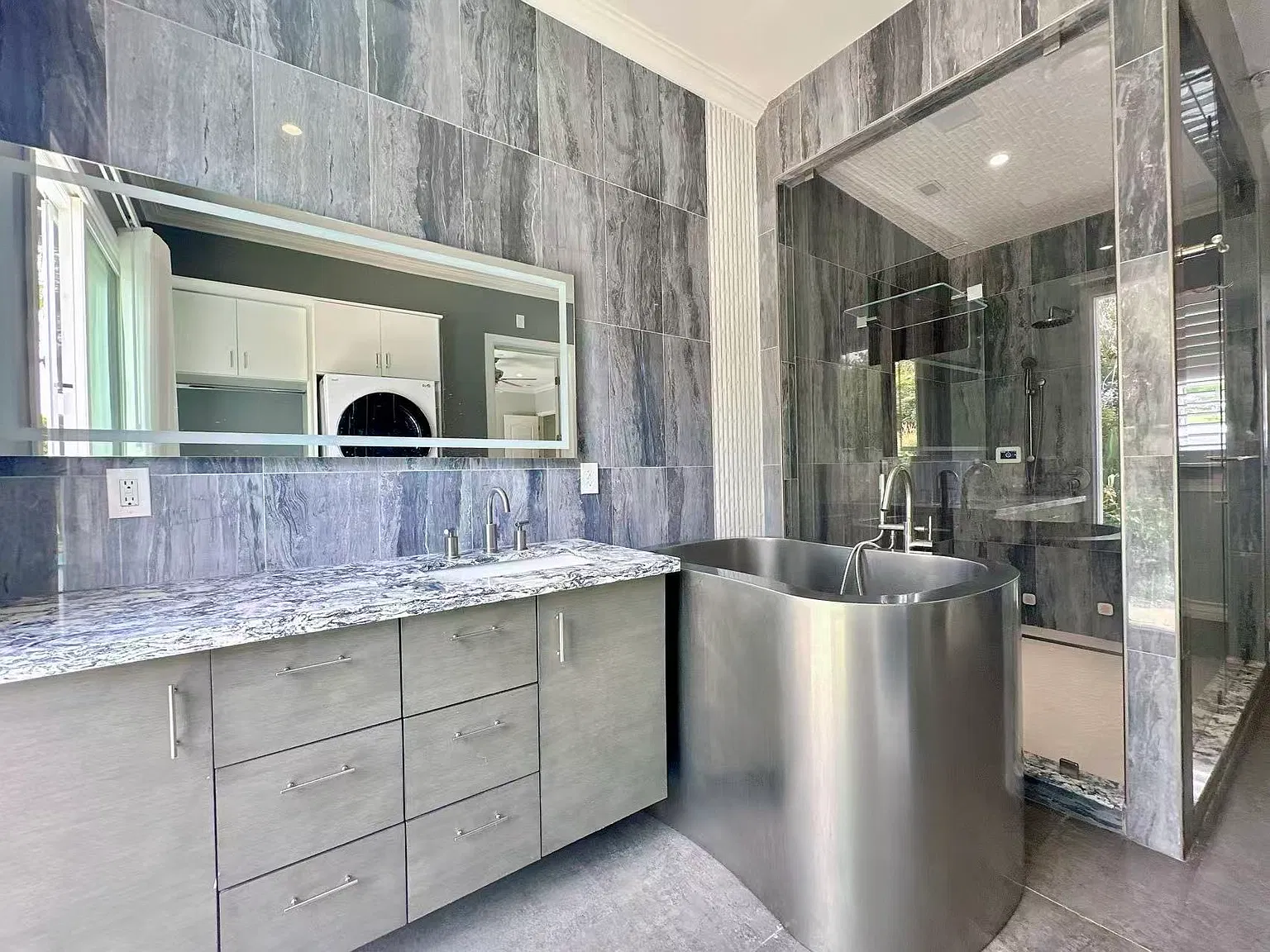 1 bed, 550 sqft, $2,700 — Photo 3