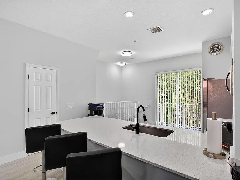 2457 NE 14th St #2457 — Photo 7