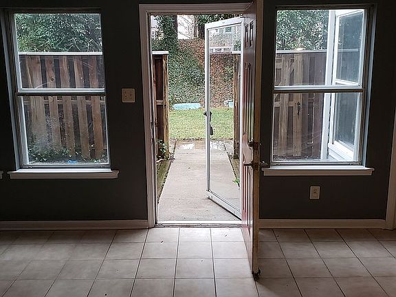 4th image of 4463 Pembrook Village Dr