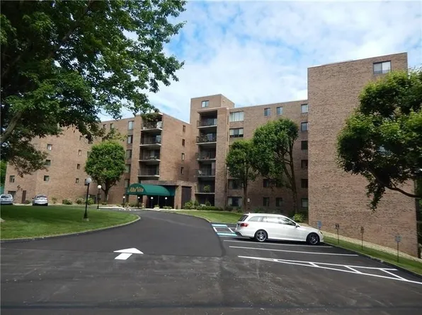 3 Alta Vita Dr APT 606, Greensburg, PA 15601