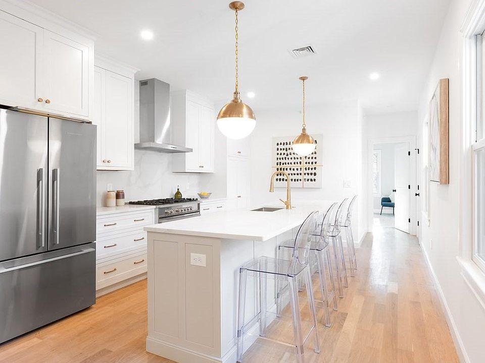 1st image of 421 Putnam Ave #2