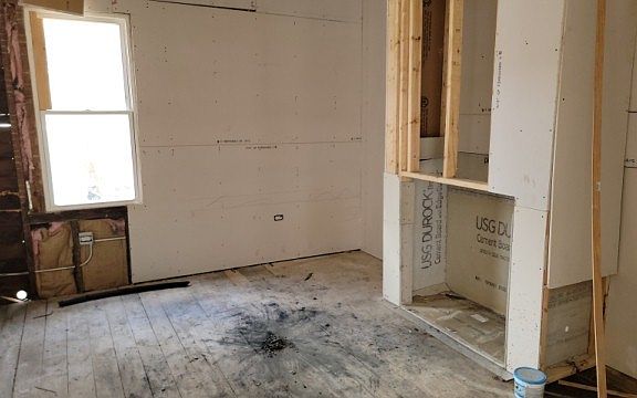 4th image of 210 N Lockwood Ave