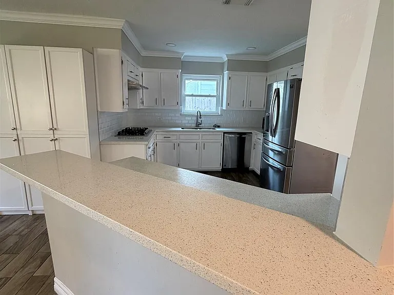 511 Rosewood Dr — Photo 6
