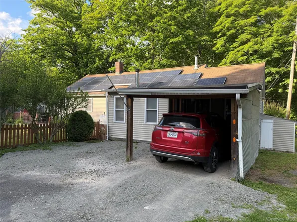 18 Maple Drive, Bloomingburg, NY 12721