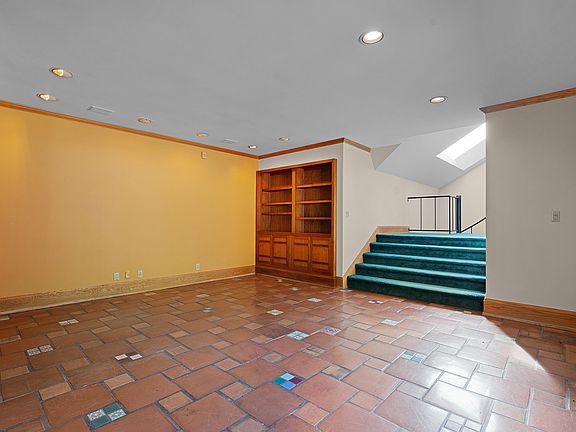 17th image of 2910 Crest Terrace Dr
