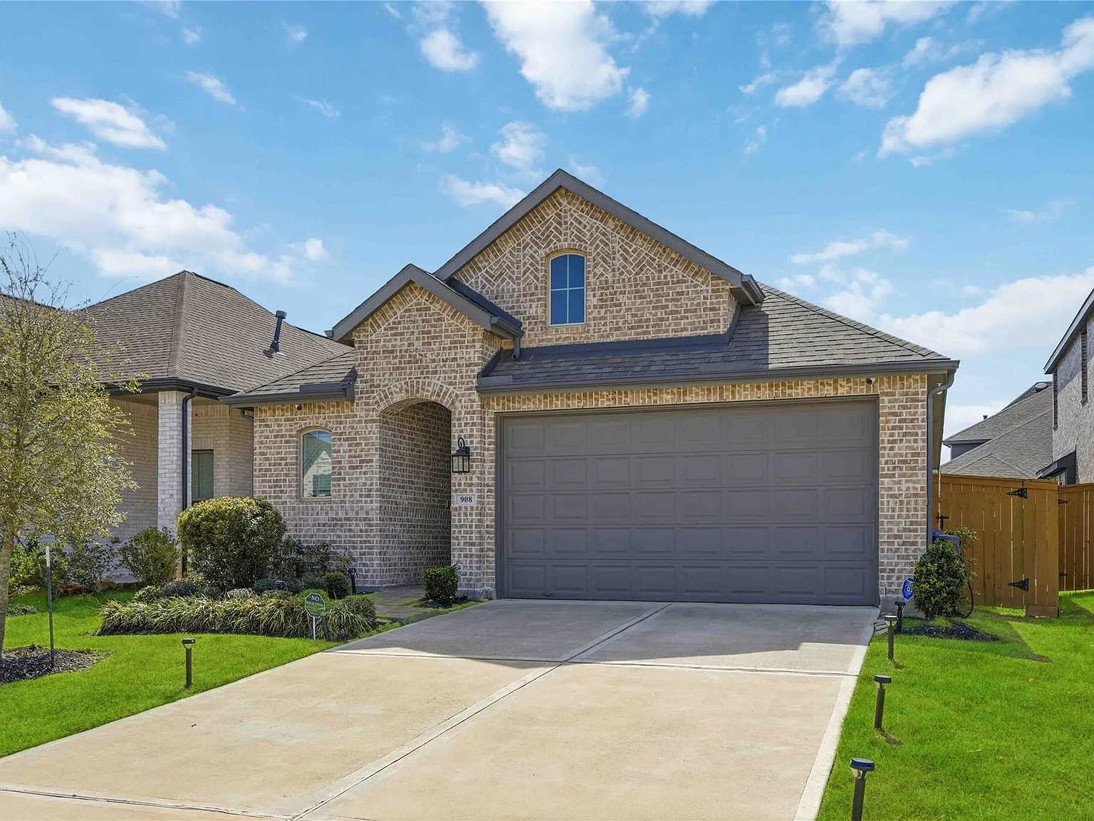 4 bed, 2.5 bath, 1904 sqft, $2,900 — Photo 3
