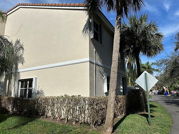 5th image of 910 Doveplum Court #910