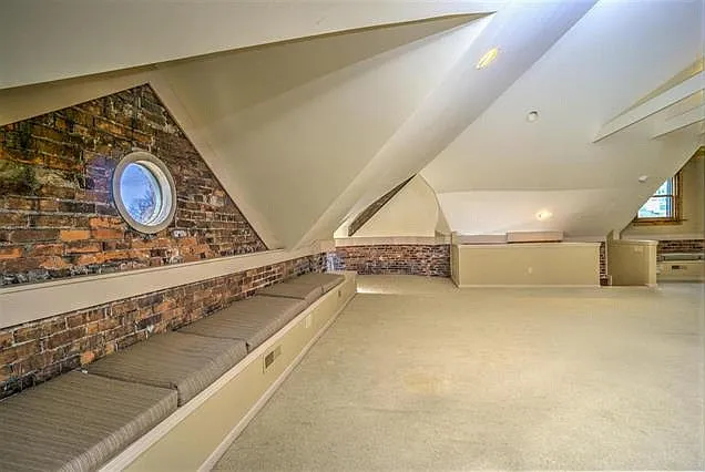 402 W Washington St #C — Photo 5