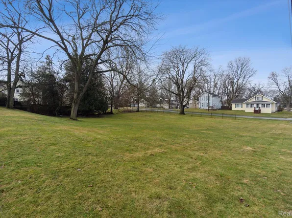 3rd St, Fenton, MI 48430