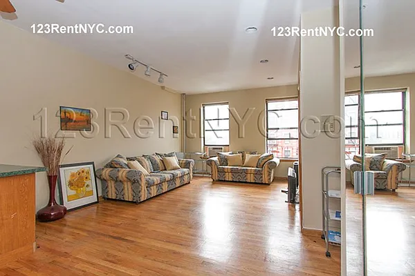 Rented by Chartwell Manhattan Realty | media 10