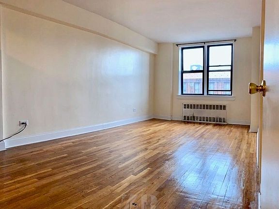 2nd image of 130 E 18th St APT 1E