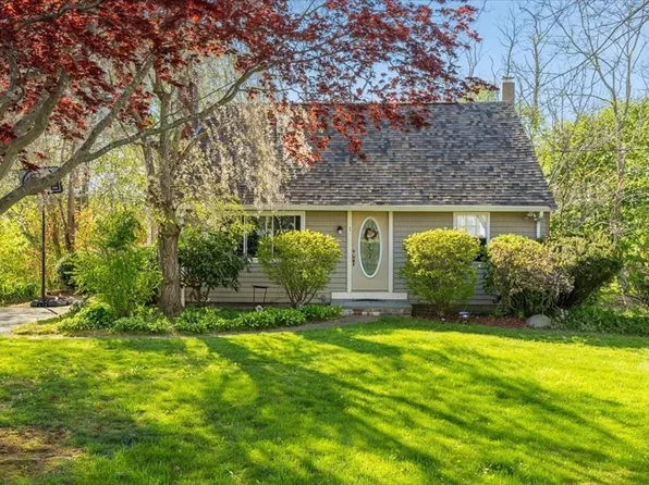 1 New Water St, Middleboro, MA 02346