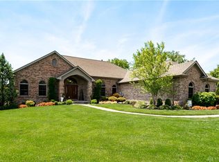 1938 Fountain View Dr, Dayton, OH 45414