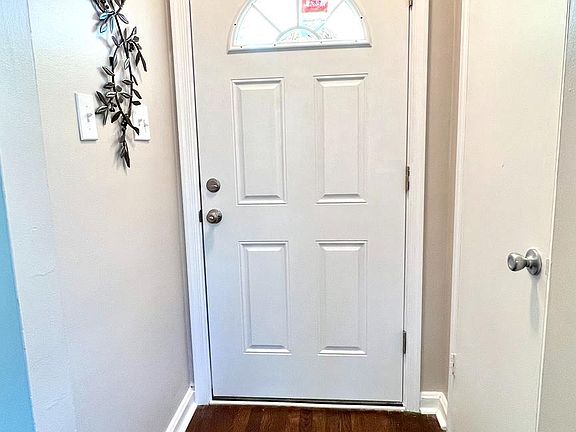 2nd image of 2333 Katherine Ave