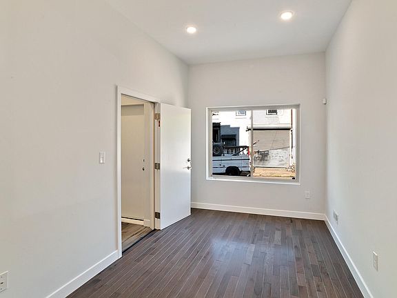 5th image of 2247 N Franklin St #1