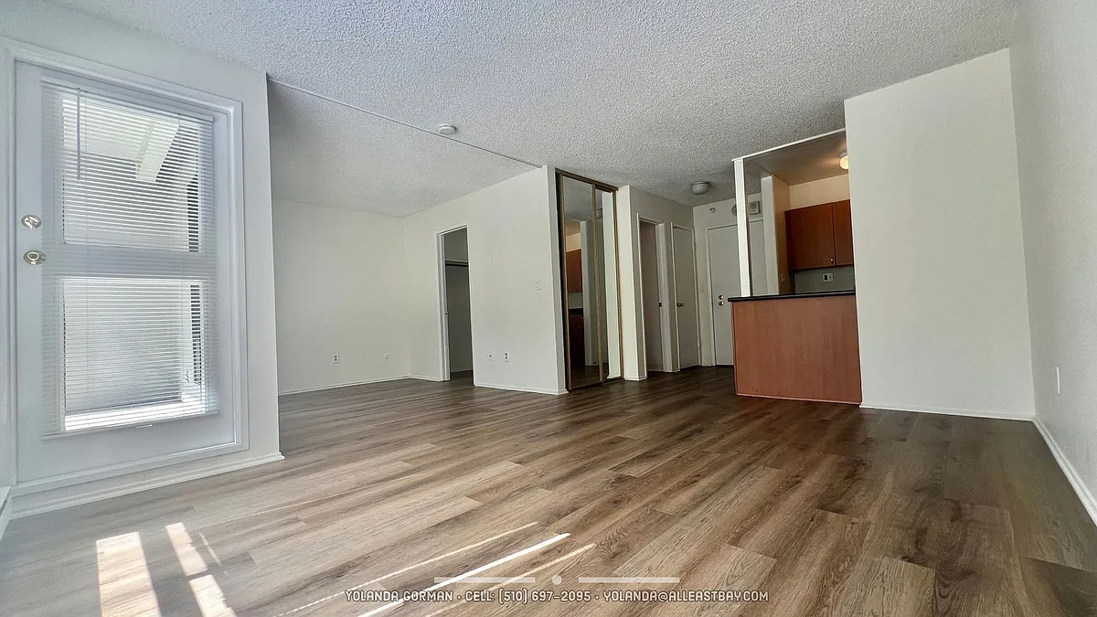 Building Photo - 5 Admiral Dr #F208