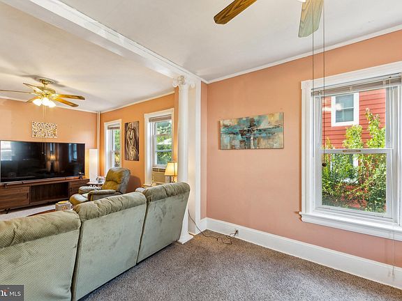 5th image of 110 Bradford Ave