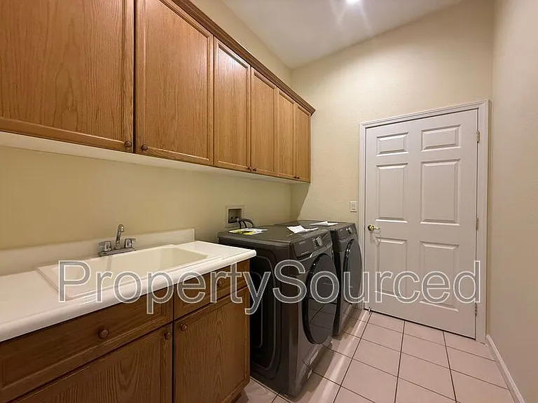 1633 Sparrowhawk St — Photo 33