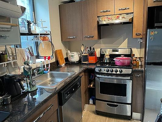 4th image of 4118 43rd St APT 3C