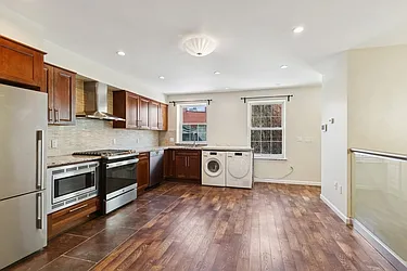 122 Smith Street, #3